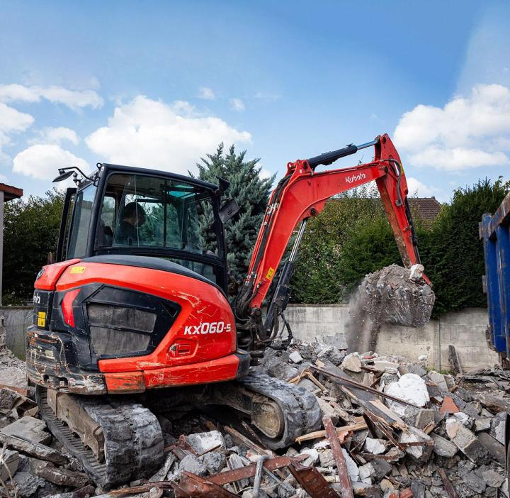 Déconstruction de bâtiments et d’infrastructures.